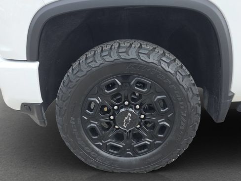 Used 2022 Chevrolet Silverado 3500 LTZ w/ LTZ Plus Package AWD/4WD image 4