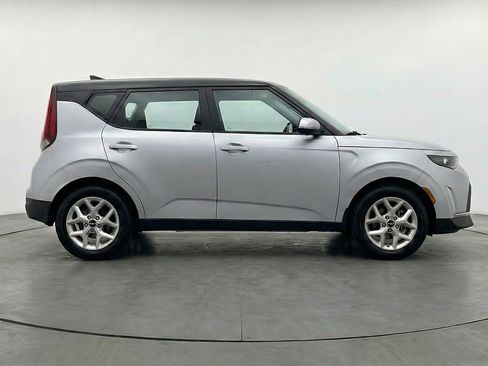 Used 2025 Kia Soul LX w/ LX Technology Package FWD image 11