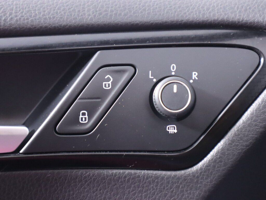 Used 2016 Volkswagen Golf 4-Door AWD/4WD image 31