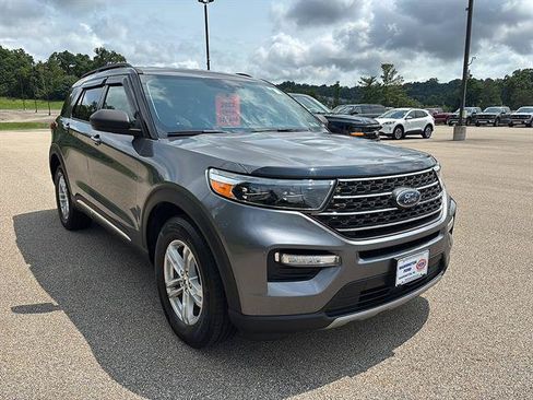 Certified 2022 Ford Explorer XLT w/ Equipment Group 202A AWD/4WD image 6