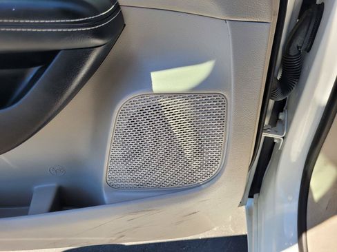Used 2023 Chrysler Pacifica Limited FWD image 24