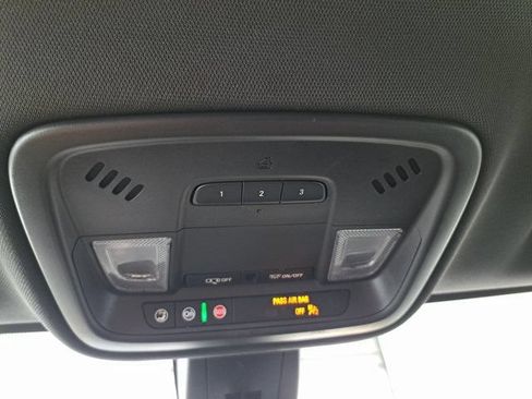 Used 2023 Chevrolet Traverse LT AWD/4WD image 18