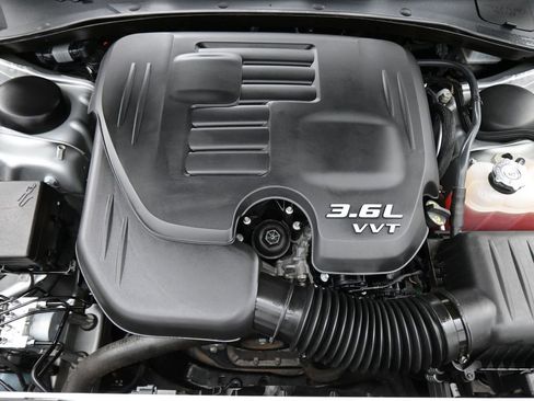 Used 2019 Dodge Charger SXT image 17