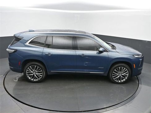 Certified 2025 Buick Enclave Avenir image 43