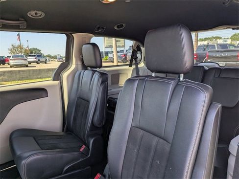 Used 2020 Dodge Grand Caravan SXT image 21