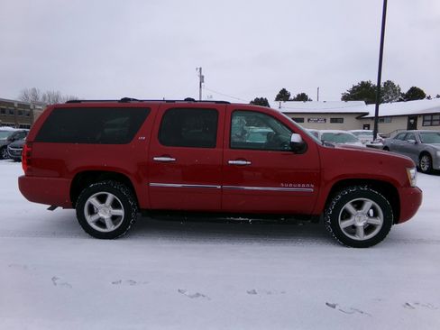 Used 2013 Chevrolet Suburban LTZ image 3