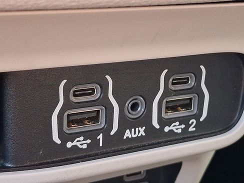 Used 2022 Chrysler Pacifica Touring-L w/ Uconnect Theater Family Group AWD/4WD image 26