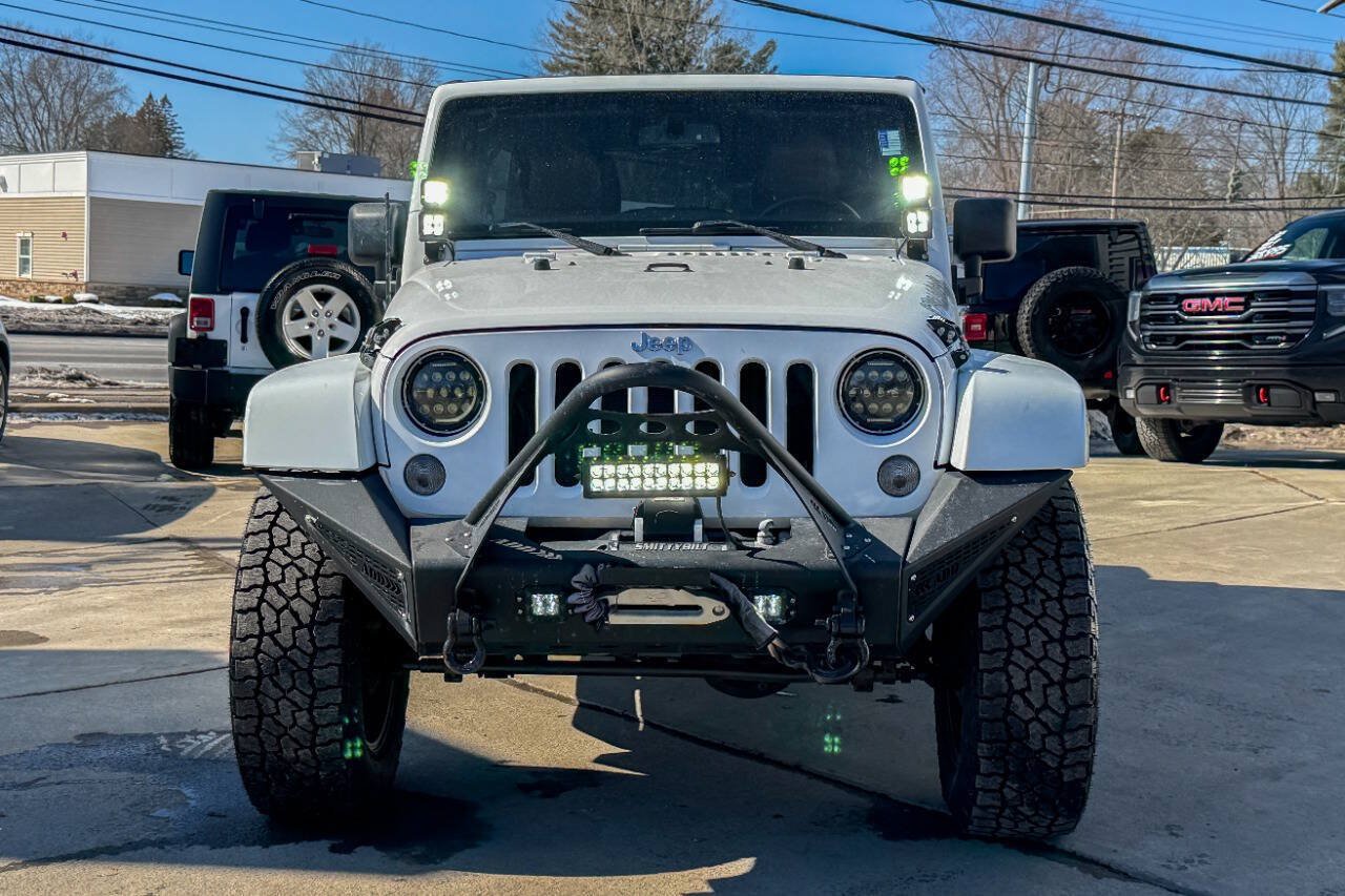 Used 2014 Jeep Wrangler Unlimited Sahara w/ Dual Top Group AWD/4WD image 2