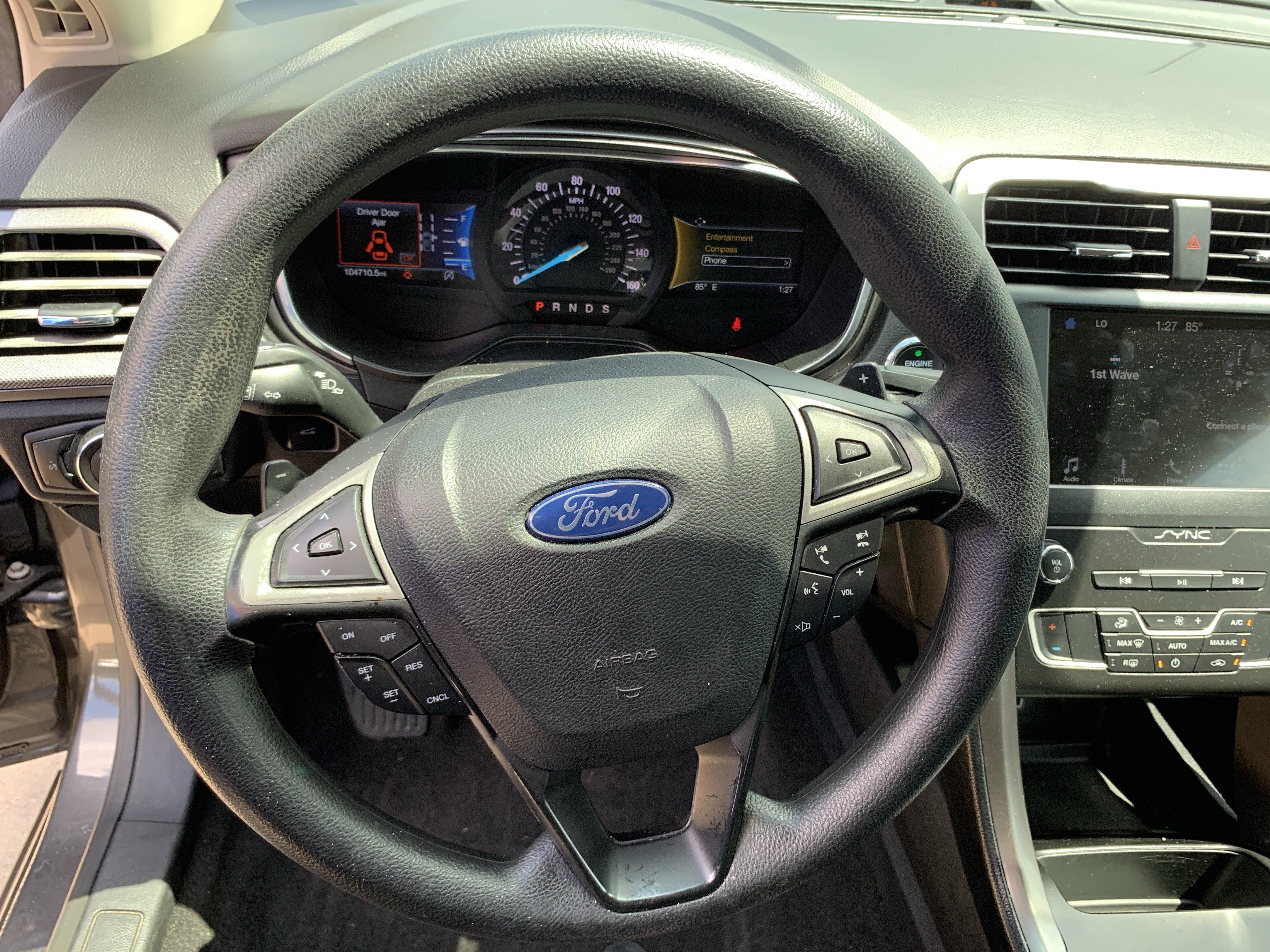 Used 2019 Ford Fusion SE FWD image 18