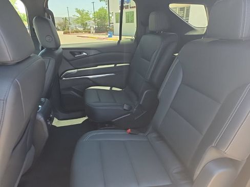 Used 2025 Chevrolet Traverse LT FWD image 22