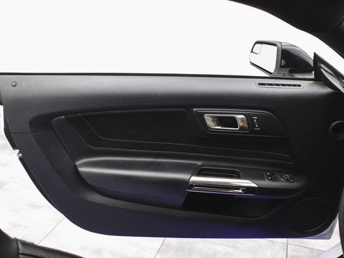 Used 2016 Ford Mustang Shelby GT350 w/ Technology Package image 8