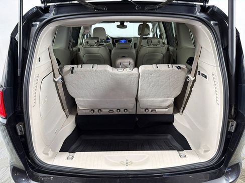 Used 2017 Chrysler Pacifica Limited w/ UConnect Theater Package image 18