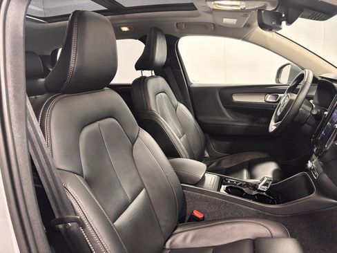 Certified 2025 Volvo XC40 B5 Plus image 18