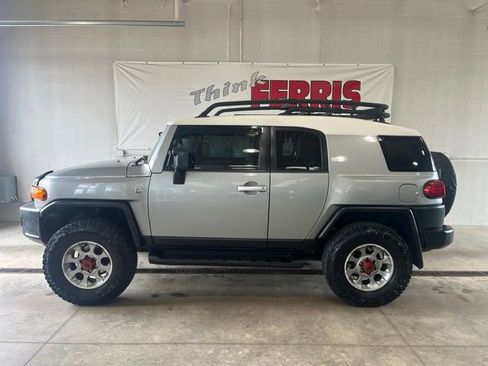 Used 2012 Toyota FJ Cruiser 4WD image 2