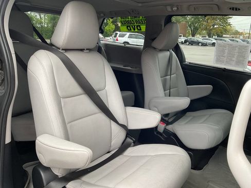 Used 2015 Toyota Sienna AWD image 43