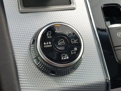 New 2025 Mitsubishi Outlander SEL image 29