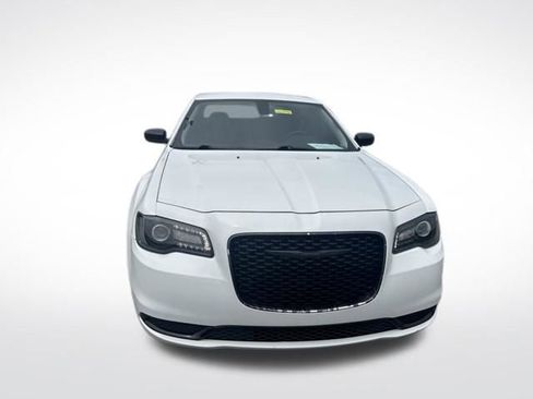 Used 2020 Chrysler 300 Touring w/ Sport Appearance Package RWD image 7