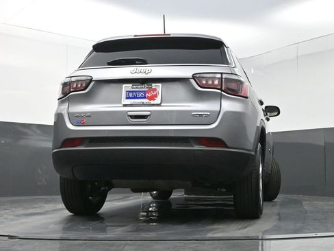 Used 2018 Jeep Compass Latitude w/ Safe & Security Group image 27