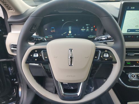 New 2026 Lincoln Corsair Premiere image 16