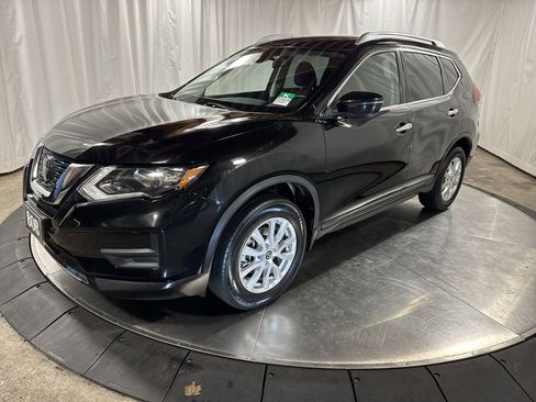 Used 2020 Nissan Rogue SV image 1