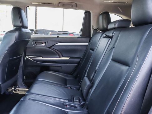 Used 2016 Toyota Highlander XLE FWD image 22