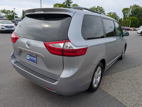 Used 2017 Toyota Sienna LE FWD image 5