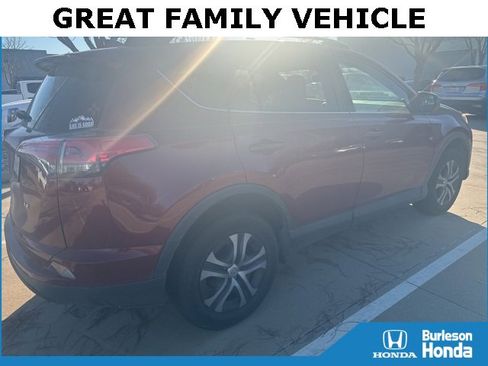 Used 2018 Toyota RAV4 LE image 2