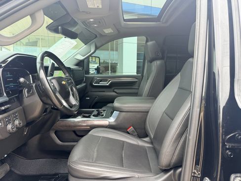 Used 2024 Chevrolet Silverado 3500 LTZ w/ LTZ Convenience Package AWD/4WD image 11