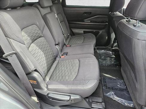 Used 2023 Nissan Pathfinder S image 18