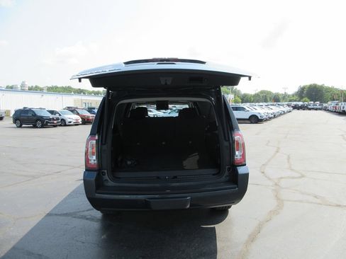 Used 2019 GMC Yukon XL SLT w/ Open Road Package AWD/4WD image 8