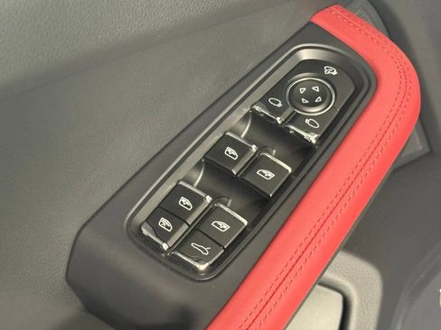 New 2026 Porsche Macan image 27