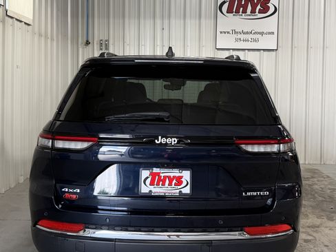 Used 2024 Jeep Grand Cherokee Limited AWD/4WD image 4