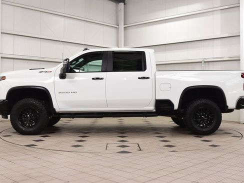 Used 2024 Chevrolet Silverado 2500 ZR2 w/ Technology Package AWD/4WD image 4