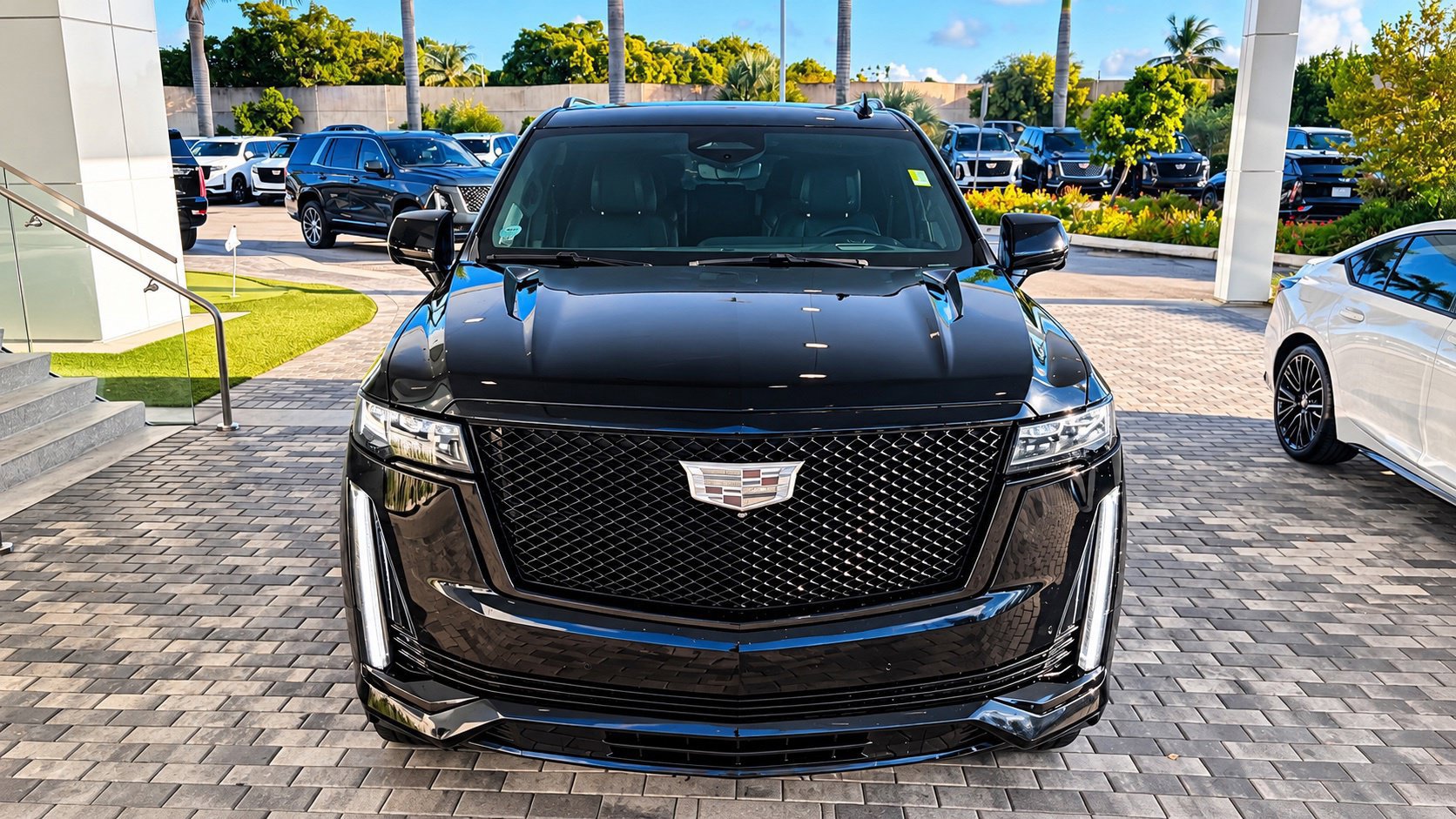 Used 2023 Cadillac Escalade ESV Sport Platinum w/ LPO, ONYX Package RWD image 9