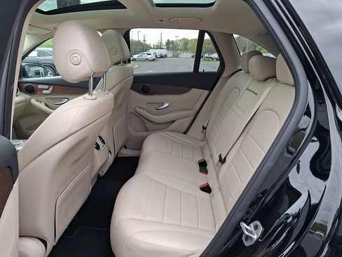 Used 2022 Mercedes-Benz GLC 300 4MATIC image 10