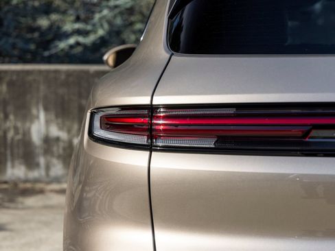 Certified 2025 Porsche Cayenne S AWD/4WD image 22