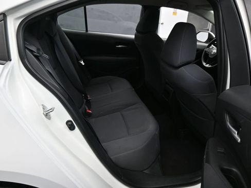 Used 2021 Toyota Corolla LE FWD image 29