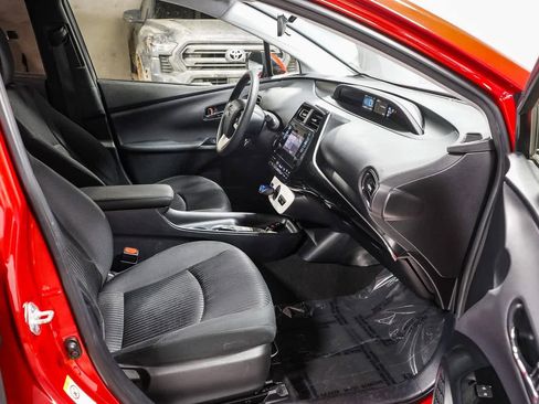 Certified 2017 Toyota Prius Two w/ Carpet Mat Package image 17