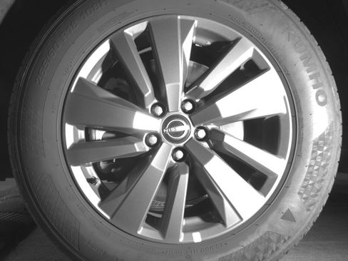 Used 2025 Nissan Pathfinder SV image 12