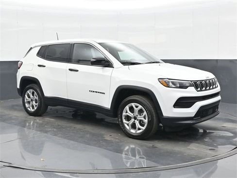 Used 2025 Jeep Compass Sport image 6