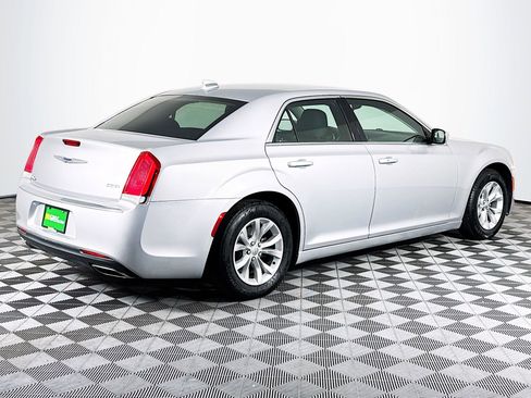 Used 2020 Chrysler 300 Touring image 10