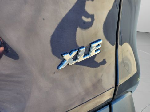 Used 2024 Toyota RAV4 XLE FWD image 33
