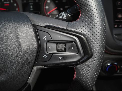 Used 2023 Chevrolet TrailBlazer RS image 35