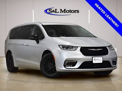 Used 2024 Chrysler Pacifica Touring-L