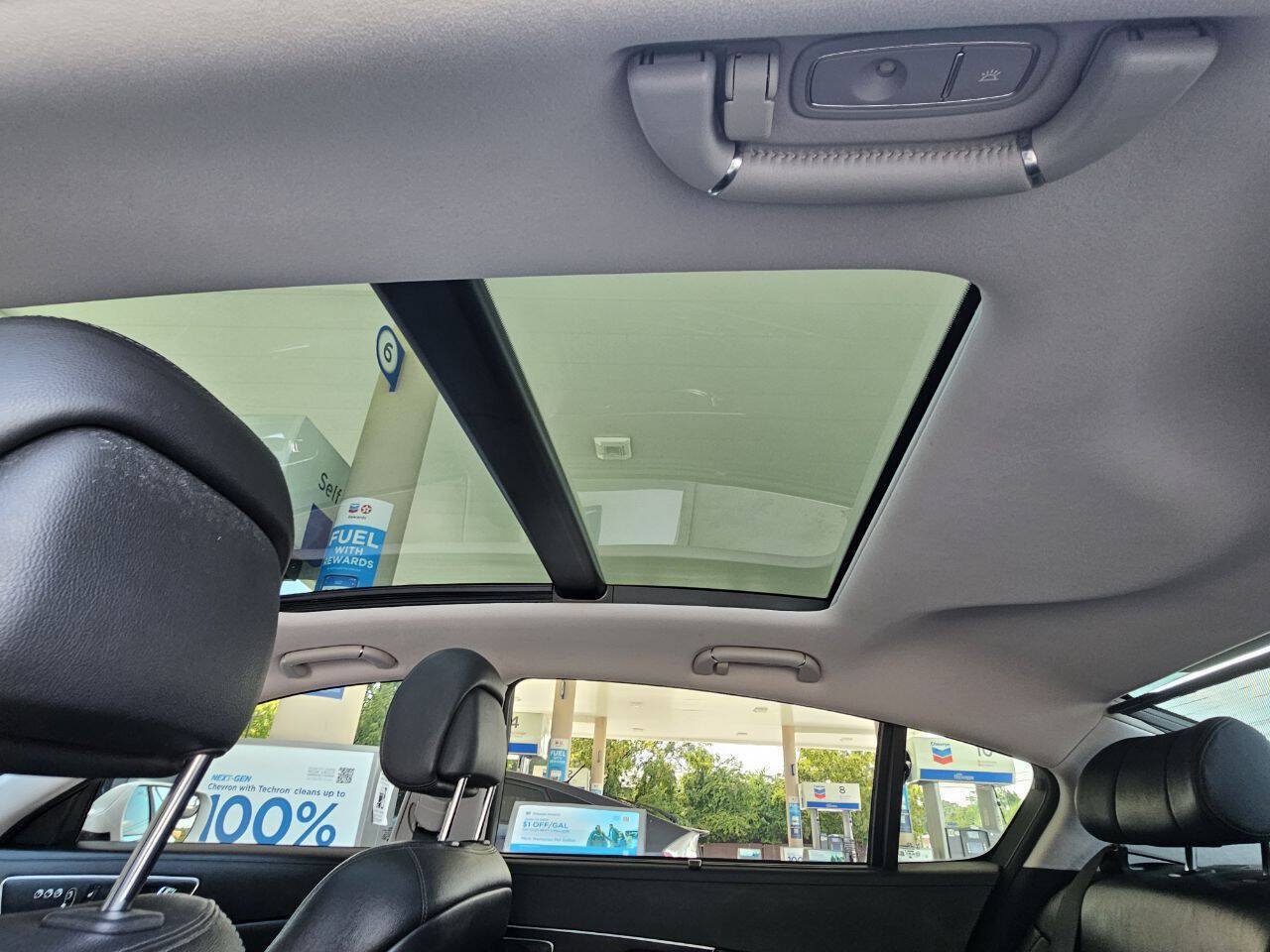 Used 2015 Kia K900 Premium RWD image 12