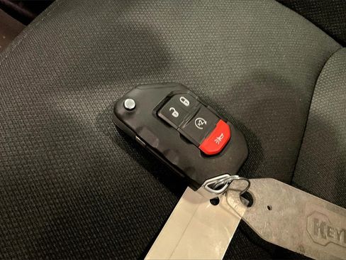 Used 2022 Jeep Gladiator Willys image 11