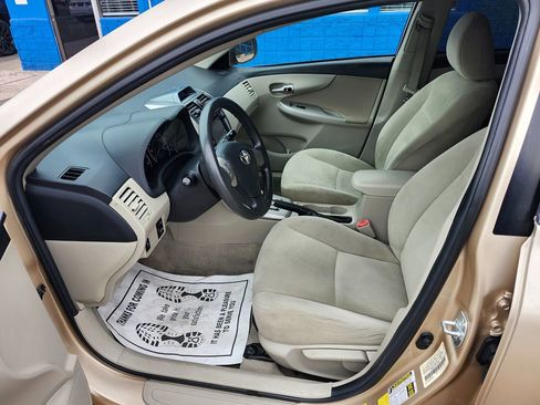 Used 2013 Toyota Corolla LE FWD image 13