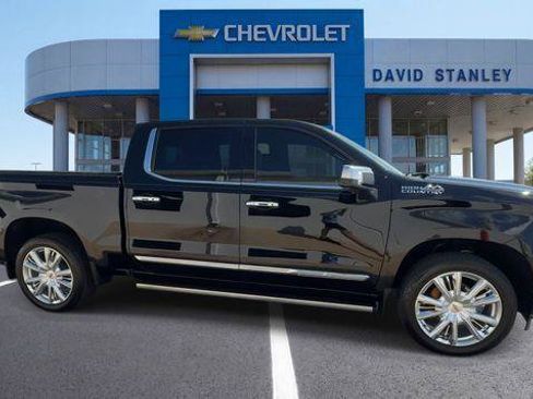 Used 2025 Chevrolet Silverado 1500 High Country AWD/4WD image 9