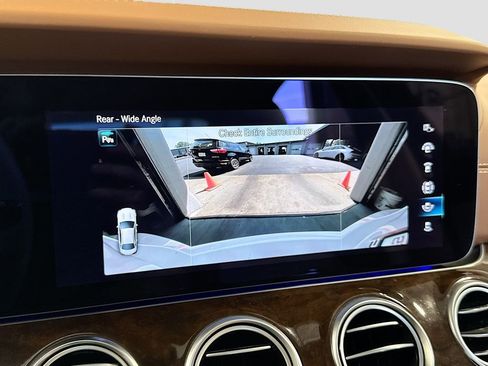 Used 2022 Mercedes-Benz E 450 4MATIC Sedan image 30
