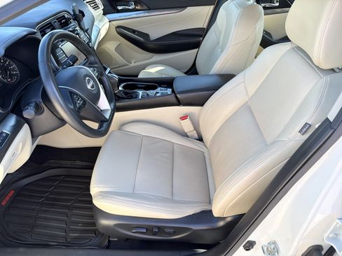 Used 2023 Nissan Maxima SV w/ Floor Mat Group FWD image 2
